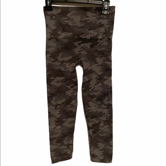 SPANX Look At Me Now Seamless Cropped Leggings NWT - Picture 4 of 8